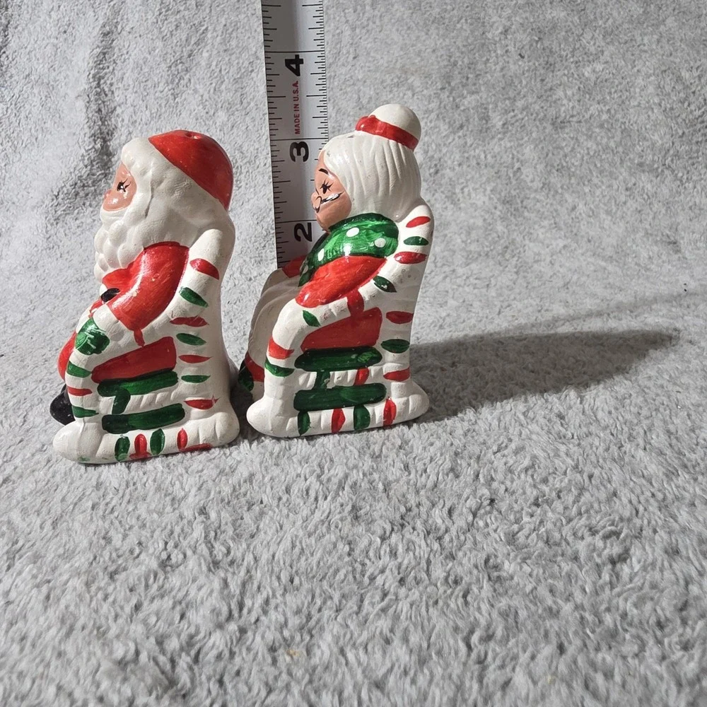 Vtg Santa & Mrs. Claus Ceramic Christmas Salt & Pepper Shakers '60s-style Taiwan